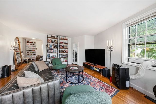 50 Follen St 306, Cambridge, MA 02138