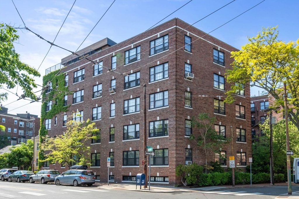 50 Follen St 306, Cambridge, MA 02138