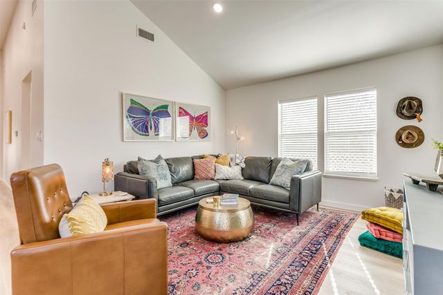 323 S Hannaford Street, Granbury, TX 76048