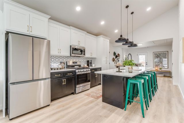 323 S Hannaford Street, Granbury, TX 76048