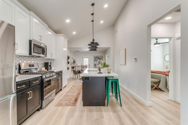 323 S Hannaford Street, Granbury, TX 76048