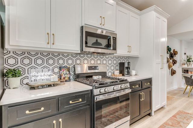 323 S Hannaford Street, Granbury, TX 76048