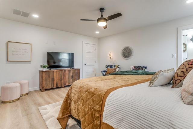 323 S Hannaford Street, Granbury, TX 76048