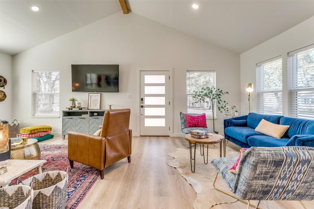 323 S Hannaford Street, Granbury, TX 76048