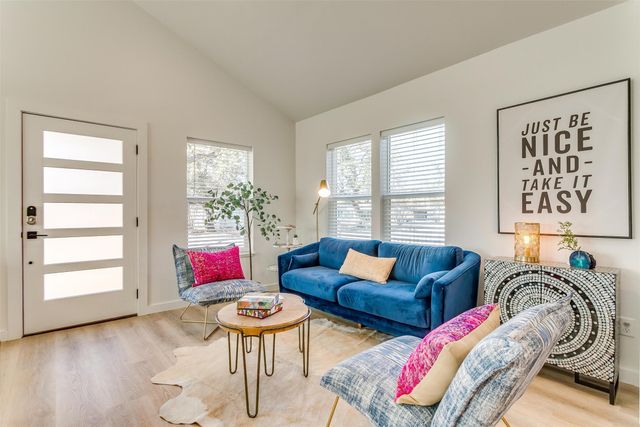 323 S Hannaford Street, Granbury, TX 76048