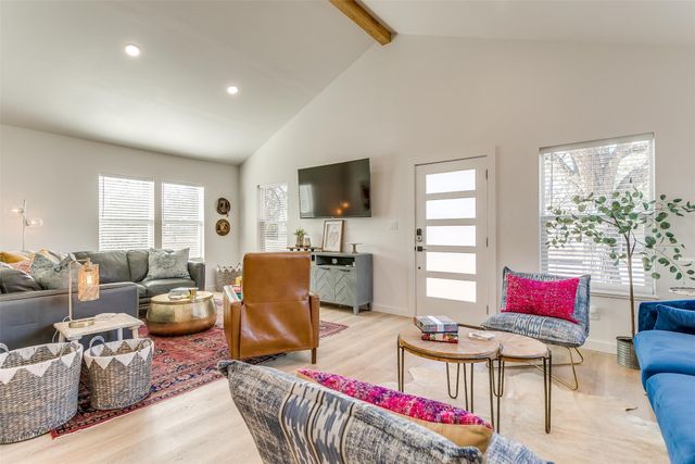323 S Hannaford Street, Granbury, TX 76048