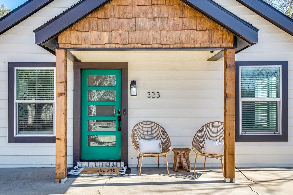 323 S Hannaford Street, Granbury, TX 76048 — photo 4