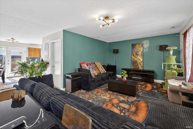 911 W Rca Park Drive, Bloomington, IN 47403