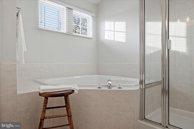 17301 VANNES CT, Hamilton, VA 20158