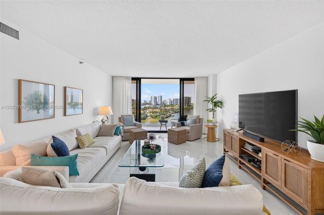 2800 ISLAND BL 904, Aventura, FL 33160