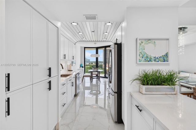 2800 ISLAND BL 904, Aventura, FL 33160