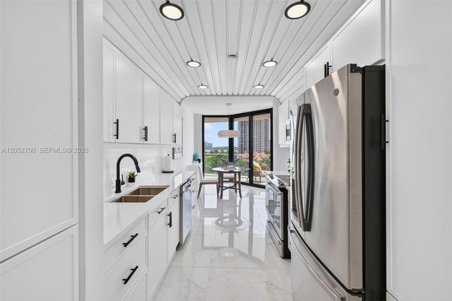 2800 ISLAND BL 904, Aventura, FL 33160