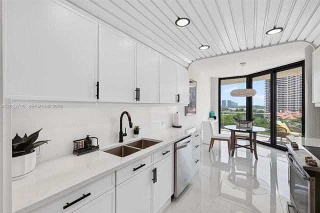 2800 ISLAND BL 904, Aventura, FL 33160