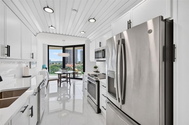 2800 ISLAND BL 904, Aventura, FL 33160