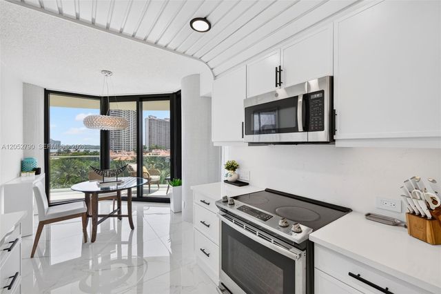 2800 ISLAND BL 904, Aventura, FL 33160