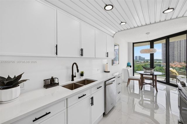 2800 ISLAND BL 904, Aventura, FL 33160