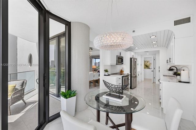 2800 ISLAND BL 904, Aventura, FL 33160