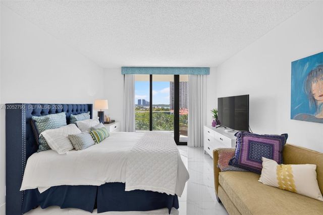2800 ISLAND BL 904, Aventura, FL 33160