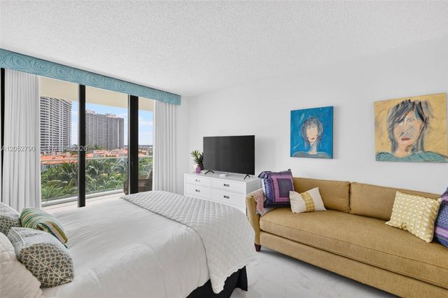 2800 ISLAND BL 904, Aventura, FL 33160