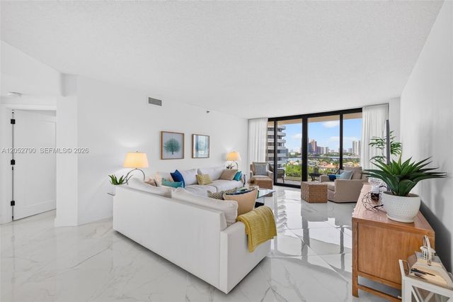 2800 ISLAND BL 904, Aventura, FL 33160