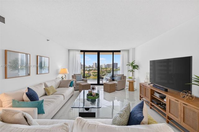 2800 ISLAND BL 904, Aventura, FL 33160