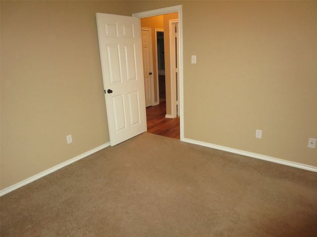 1305 Ravenwood Drive, Mansfield, TX 76063