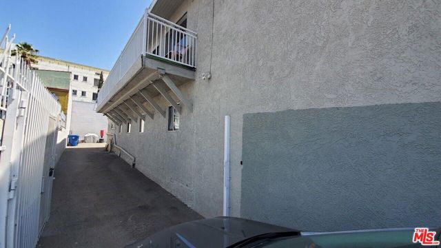 5061 W Sunset Boulevard, Los Angeles, CA 90027