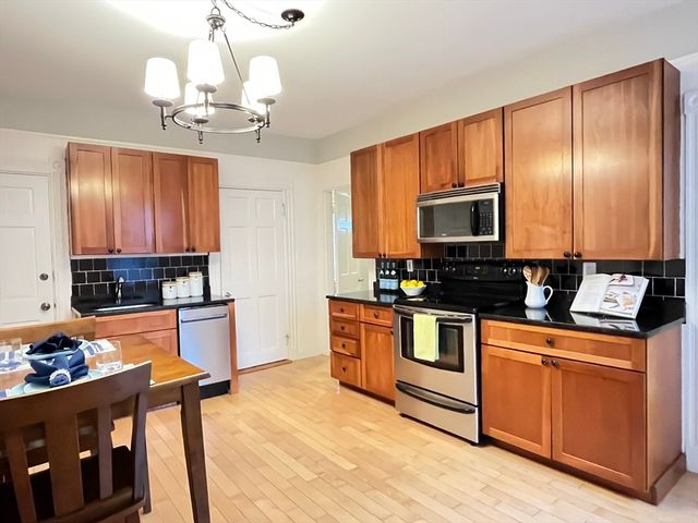 128 Chestnut St 1, Brookline, MA 02445