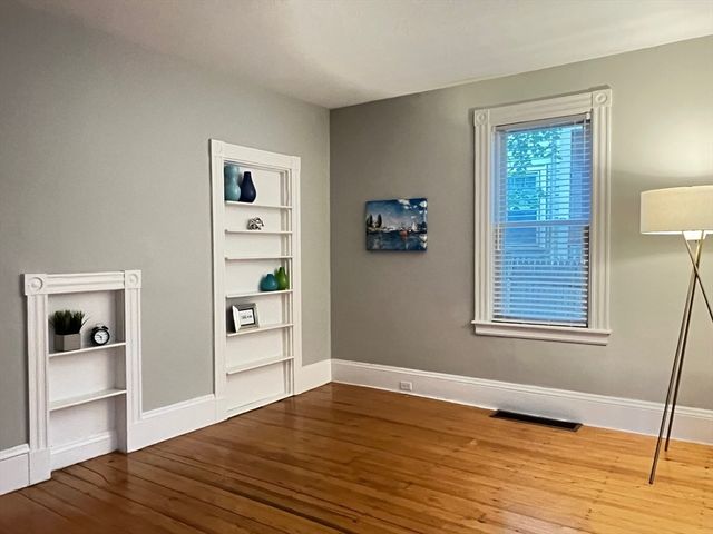 128 Chestnut St 1, Brookline, MA 02445