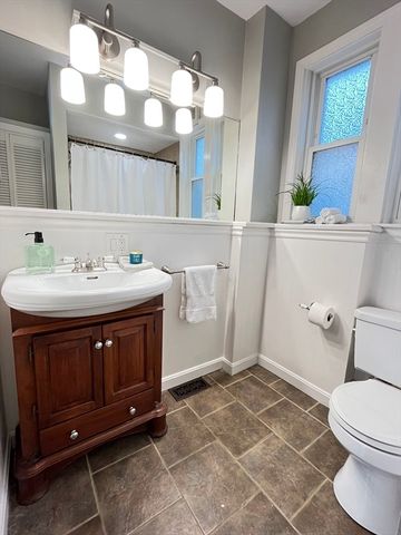 128 Chestnut St 1, Brookline, MA 02445