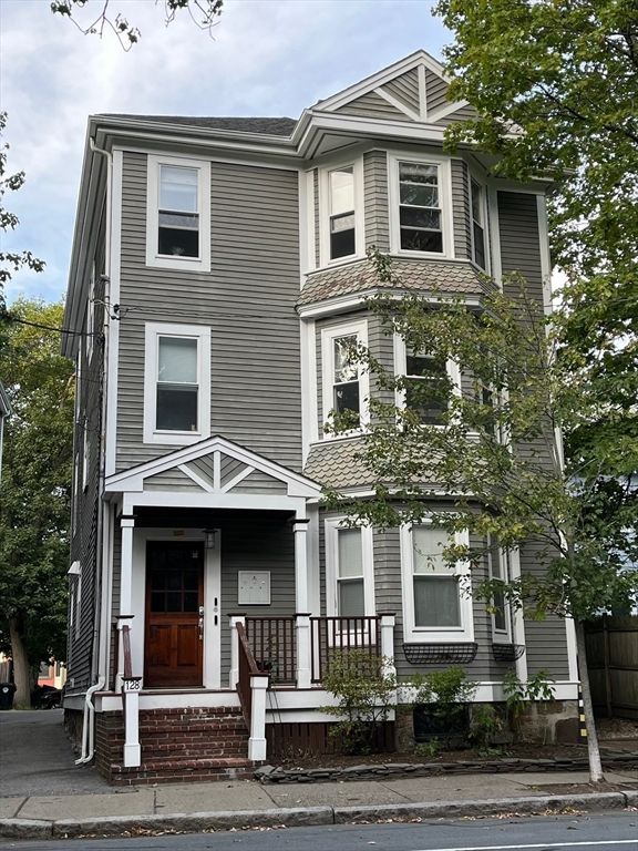 128 Chestnut St 1, Brookline, MA 02445
