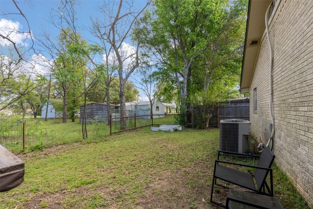 529 E Kempner, Mabank, TX 75147