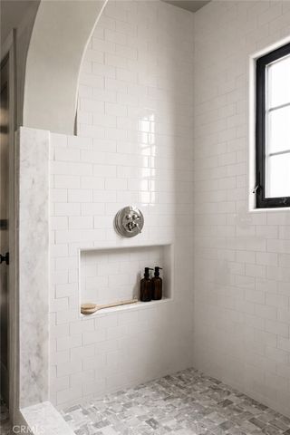 933 S Sycamore Avenue, Los Angeles, CA 90036
