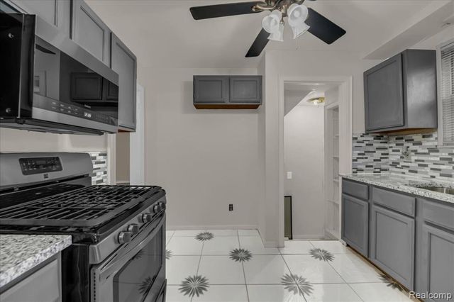 8882 Warwick Street, Detroit, MI 48228