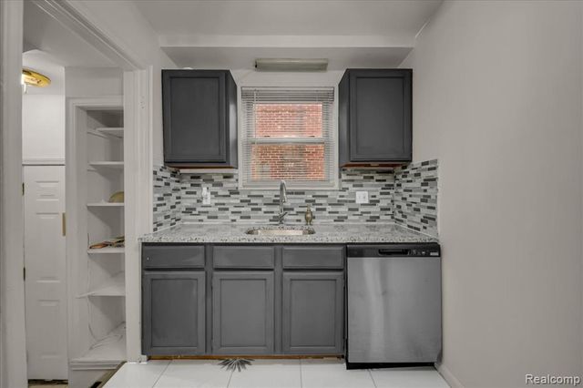 8882 Warwick Street, Detroit, MI 48228