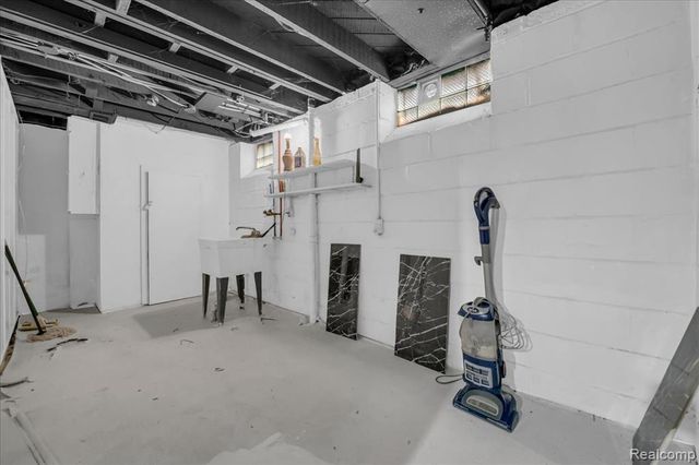 8882 Warwick Street, Detroit, MI 48228