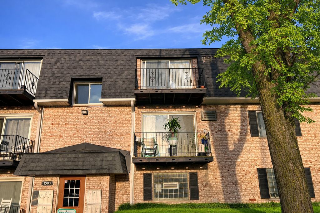 1303 N Baldwin Court B3, Palatine, IL 60074