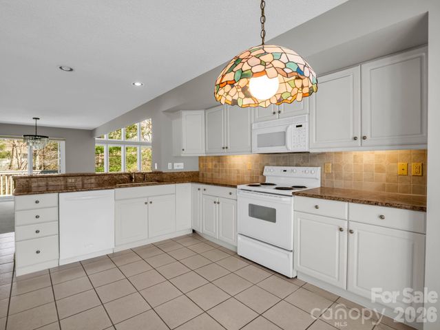 111 Broadmoor Drive, Flat Rock, NC 28731