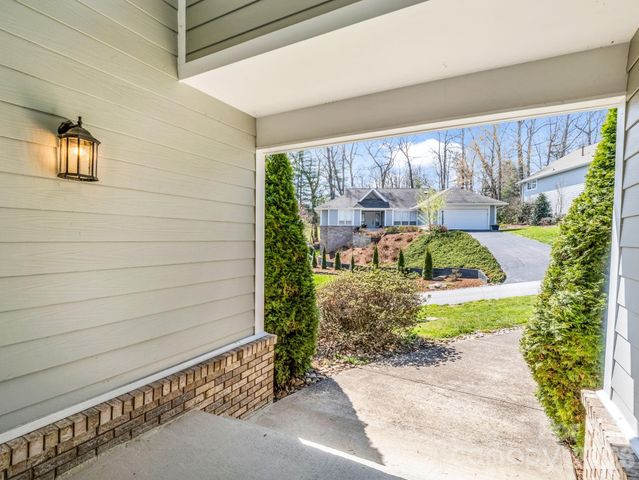 111 Broadmoor Drive, Flat Rock, NC 28731