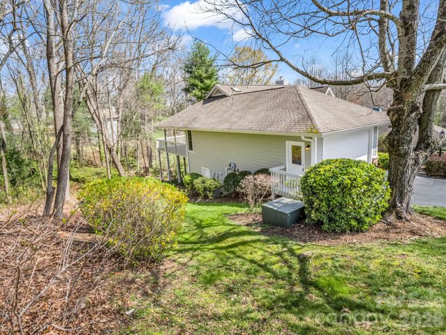 111 Broadmoor Drive, Flat Rock, NC 28731