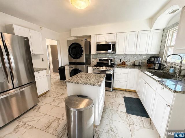 165 Oak Grove Avenue, Hasbrouck Heights, NJ 07604