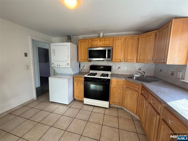 165 Oak Grove Avenue, Hasbrouck Heights, NJ 07604