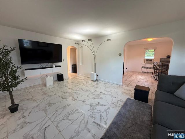 165 Oak Grove Avenue, Hasbrouck Heights, NJ 07604