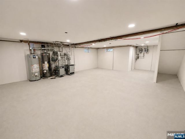 165 Oak Grove Avenue, Hasbrouck Heights, NJ 07604