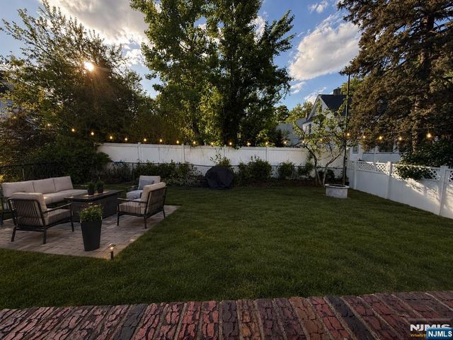 165 Oak Grove Avenue, Hasbrouck Heights, NJ 07604