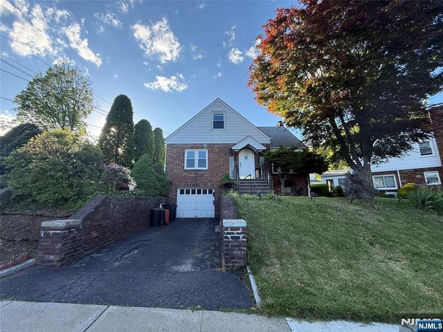 165 Oak Grove Avenue, Hasbrouck Heights, NJ 07604