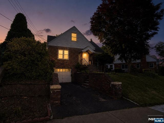 165 Oak Grove Avenue, Hasbrouck Heights, NJ 07604