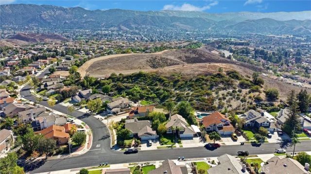 3329 Crazy Horse, Simi Valley, CA 93063
