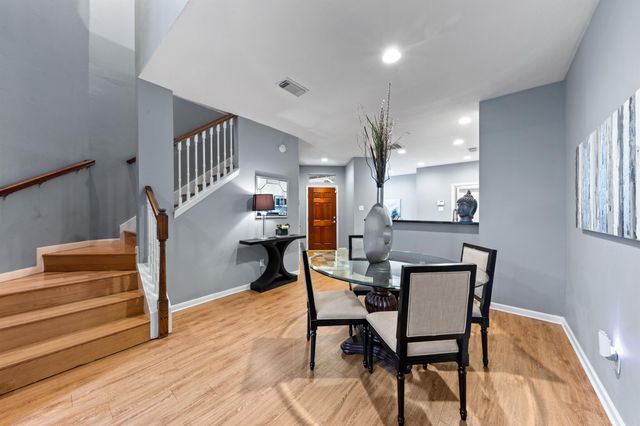 30 Endor Forest Place, The Woodlands, TX 77382