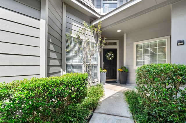 30 Endor Forest Place, The Woodlands, TX 77382